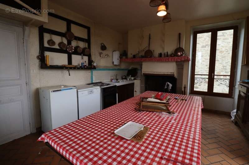 Maison à MAILHAC-SUR-BENAIZE