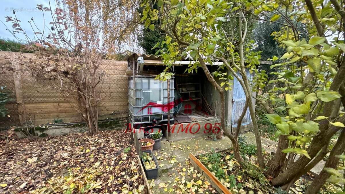 Terrain à FONTENAY-EN-PARISIS