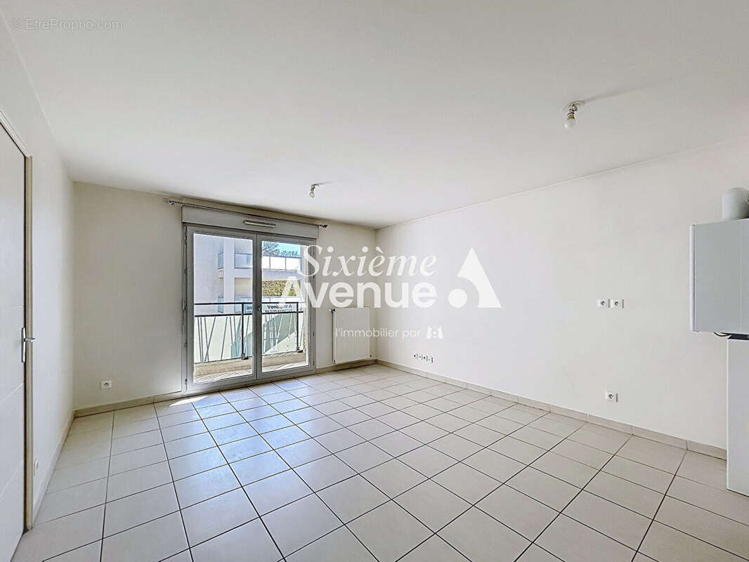 Appartement à DECINES-CHARPIEU