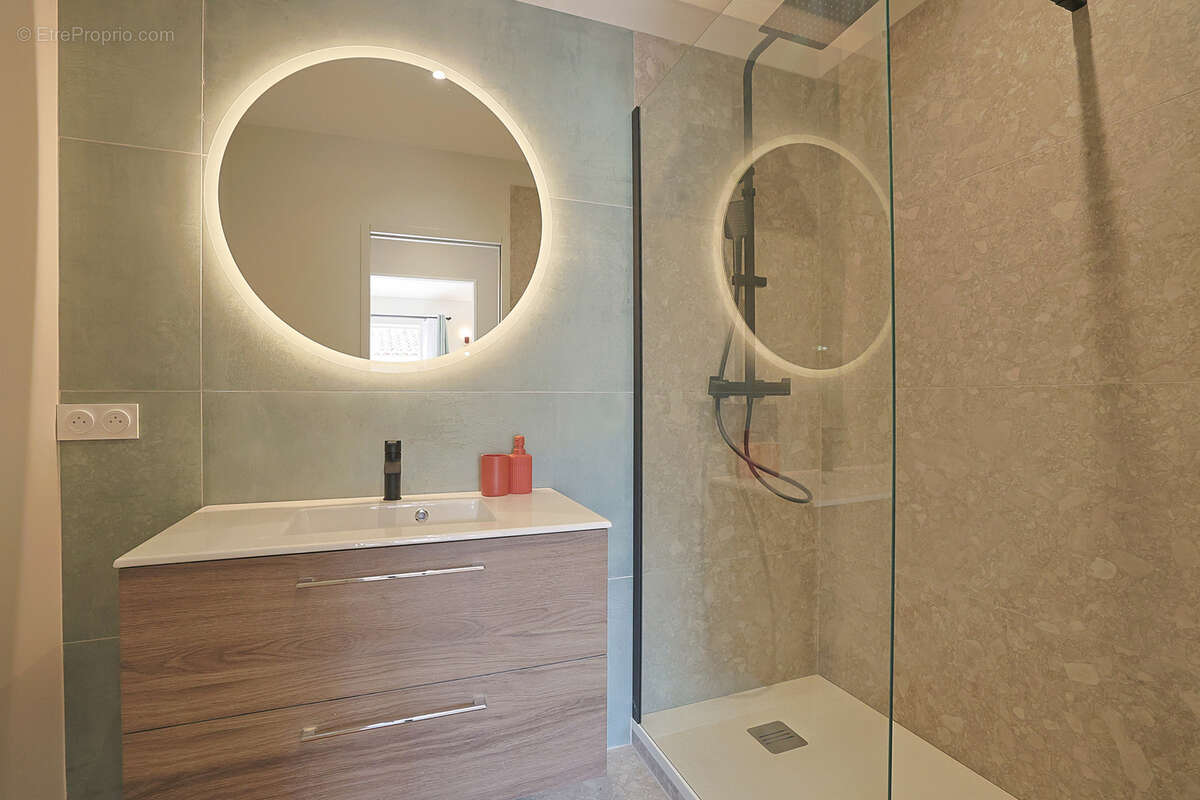 Maison à COLLOBRIERES