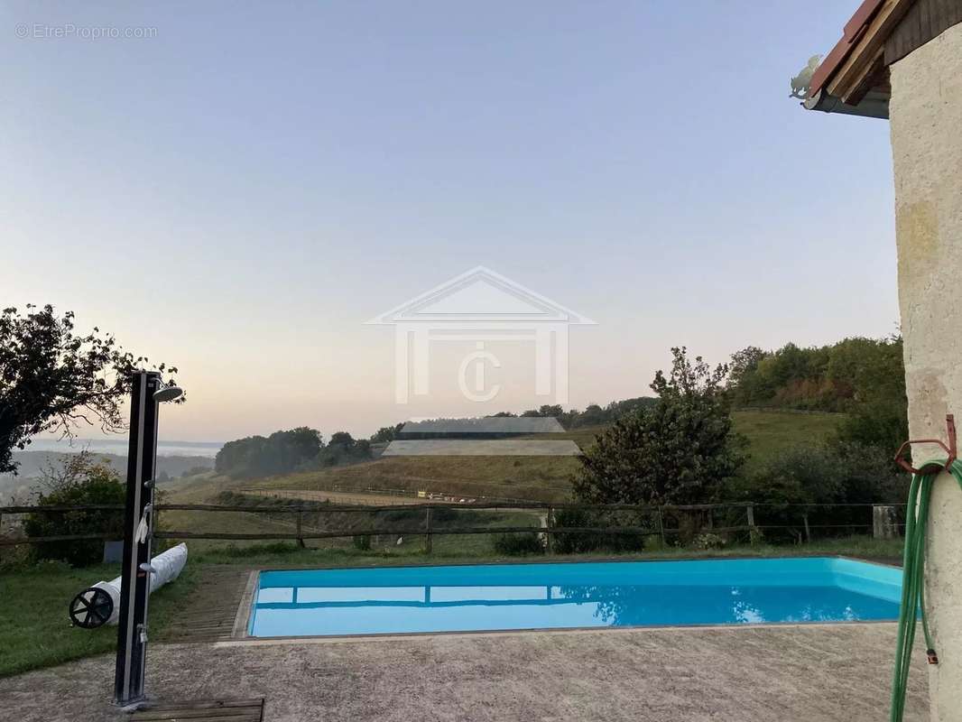 Maison à SAINT-URCISSE