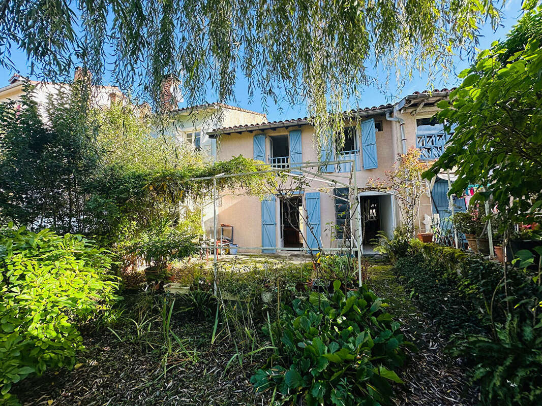 Grande maison avec jardin arboré centre ville  Saint Girons - photo 3