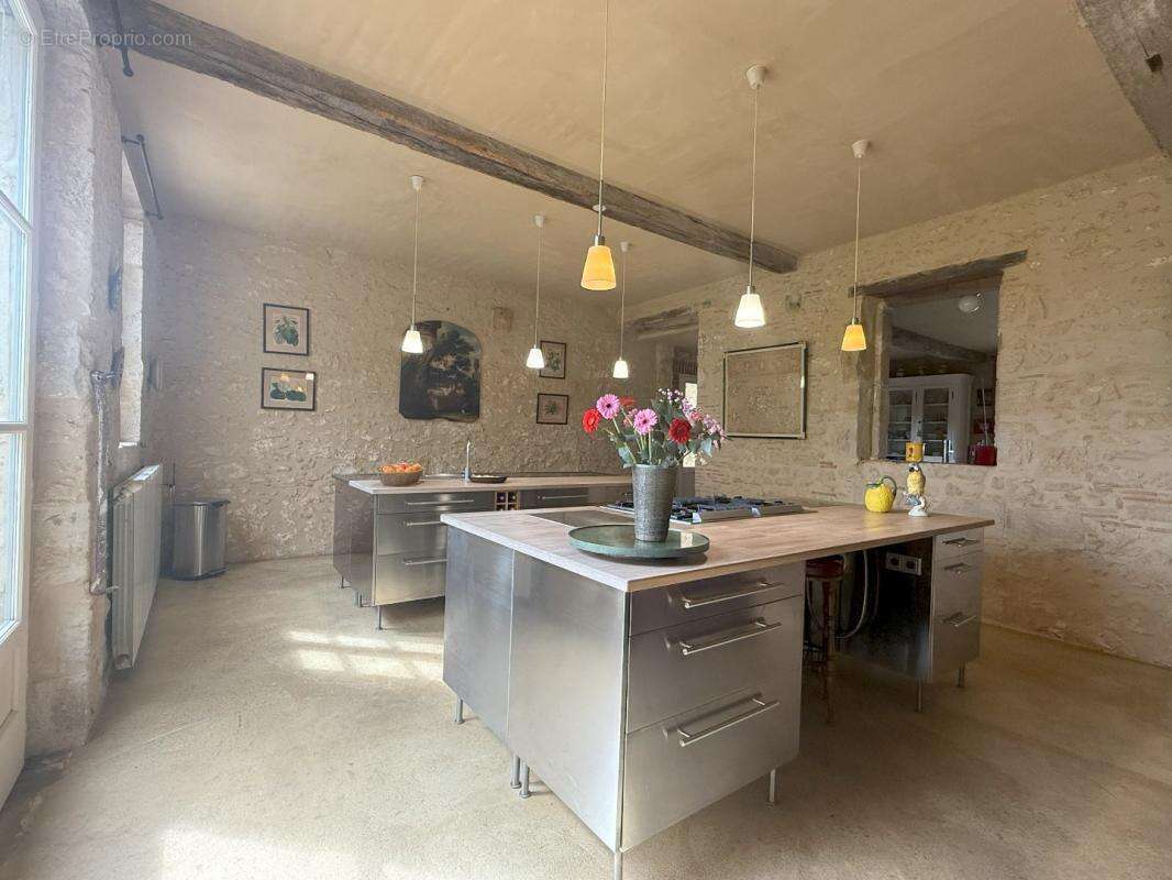 Maison à VIC-FEZENSAC