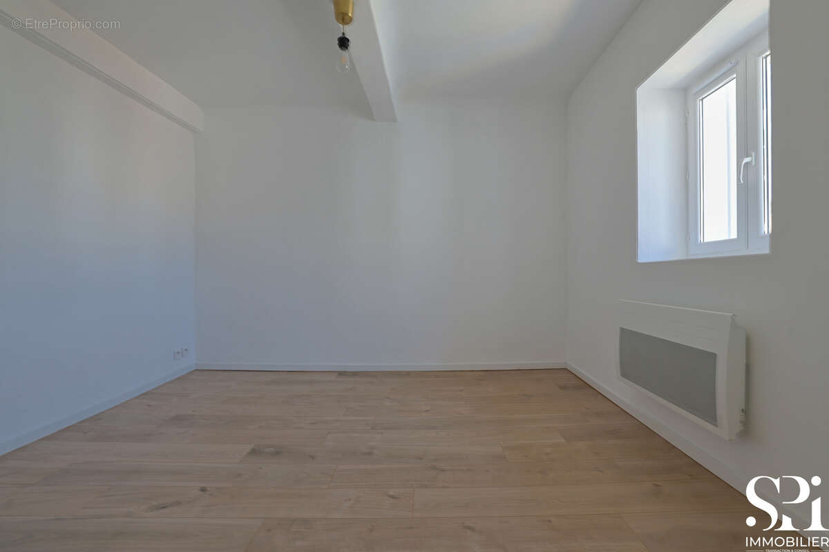 HYERES CENTRE- Appartement T3 62m2 Rénové - photo 11