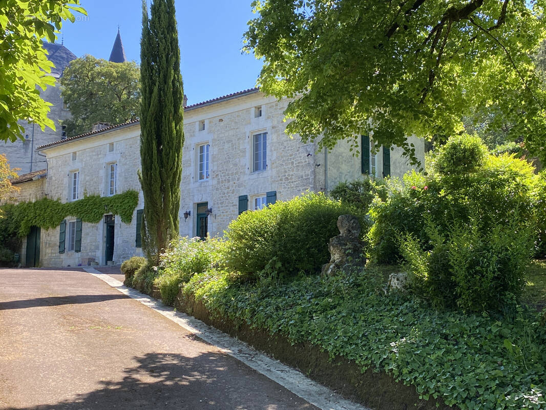 Maison à MOUTHIERS-SUR-BOEME