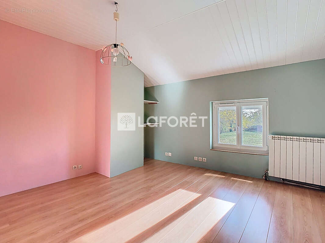 Maison à LA CROIX-EN-CHAMPAGNE