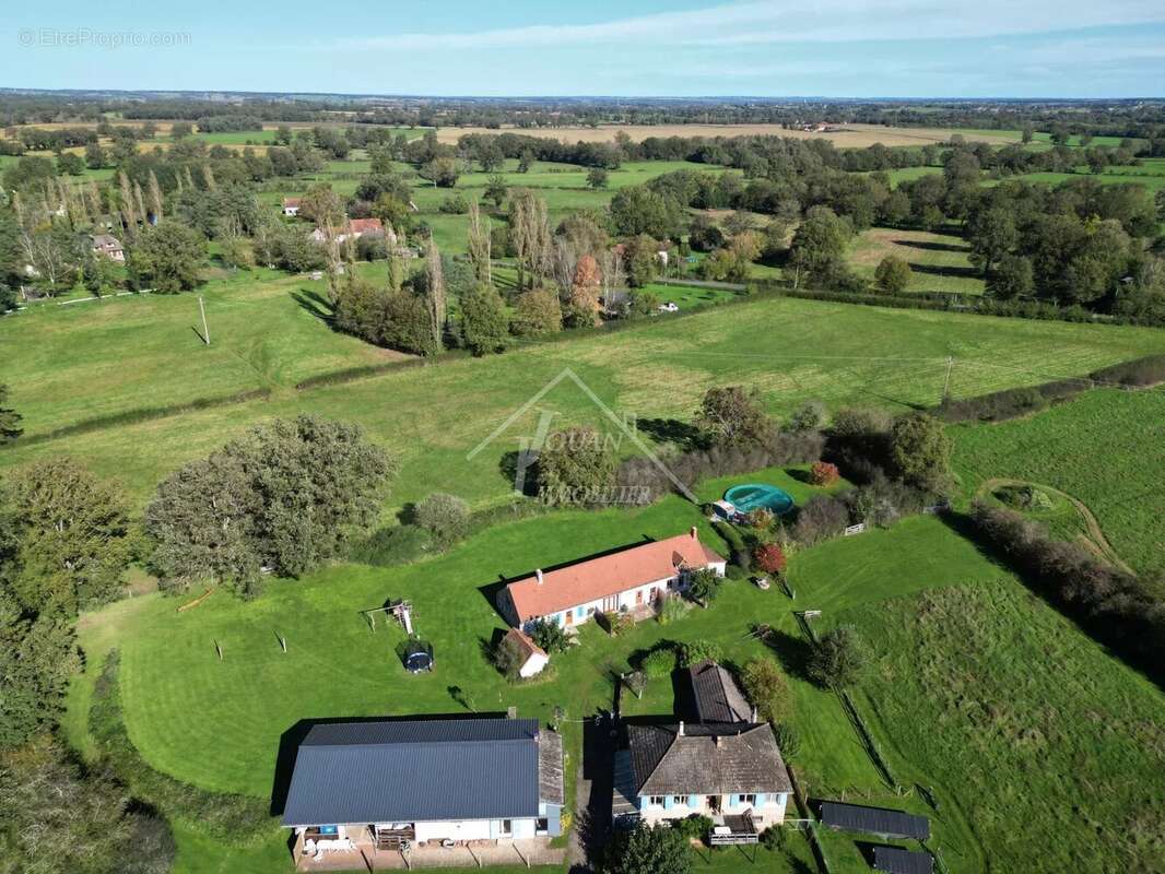 Maison à SAINT-BONNET-TRONCAIS
