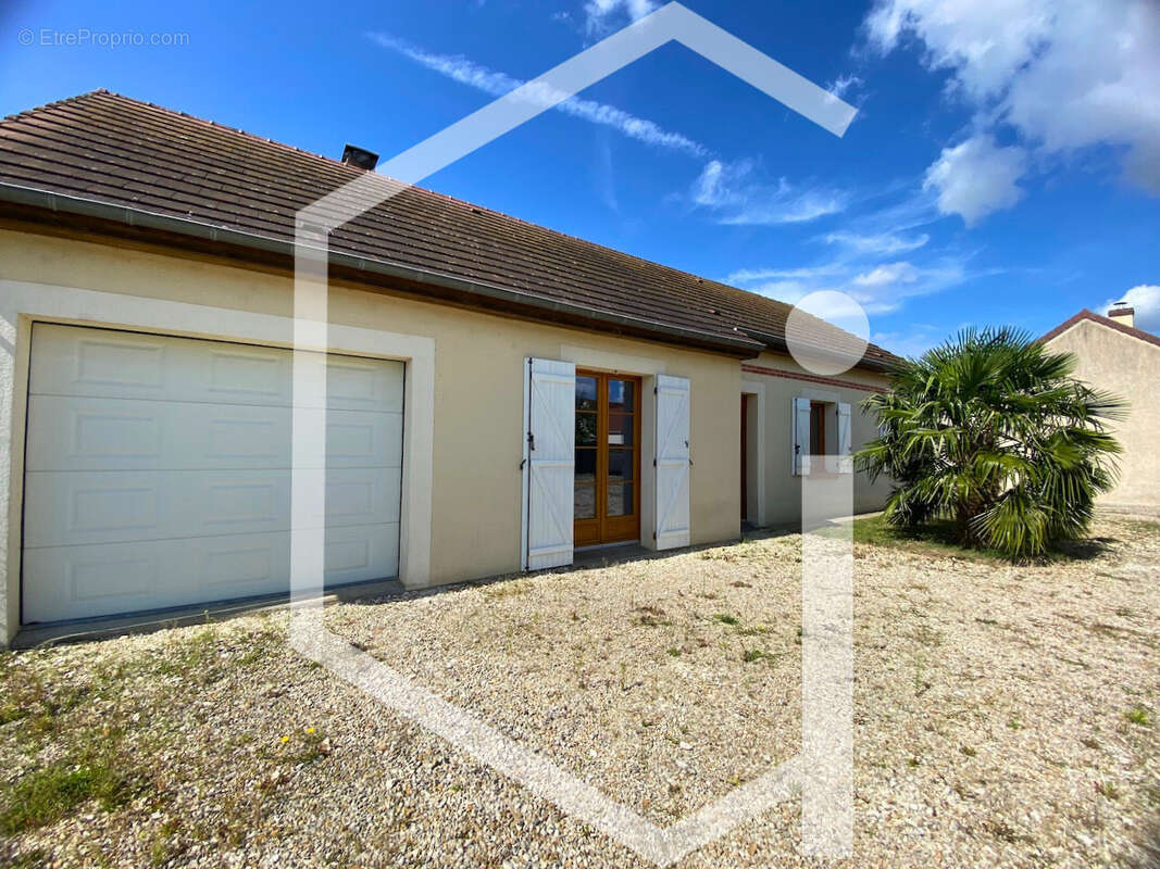 Maison à SURY-PRES-LERE