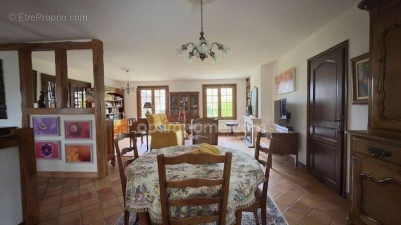 Maison à SAINT-CYR-SOUS-DOURDAN
