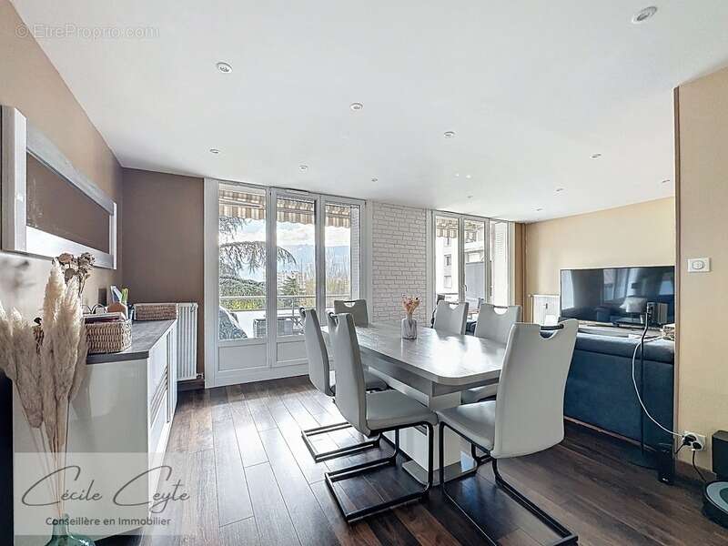 Appartement à SAINT-MARTIN-D'HERES