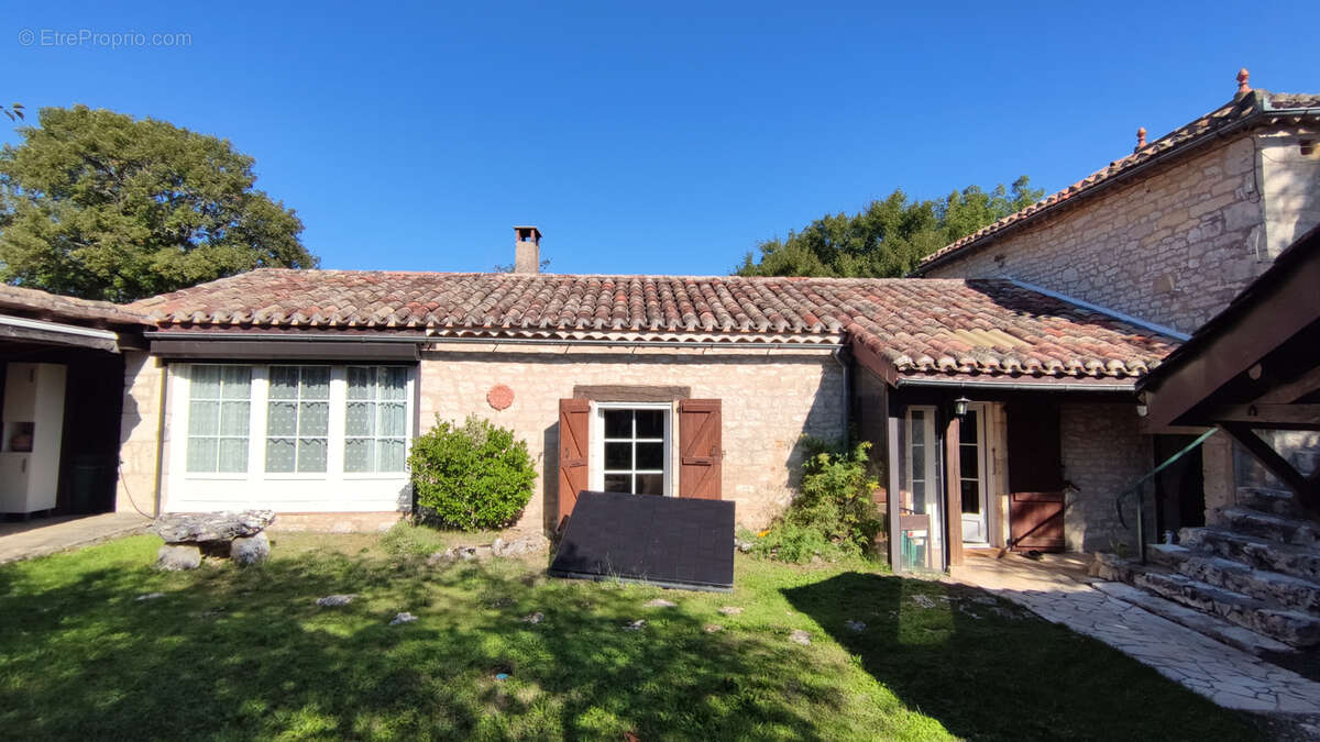 Maison à VILLESEQUE