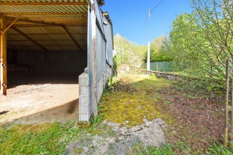Ancienne ferme de 87 m2 à rénover avec dépendances à Collonge la Madeleine (71) - photo 8