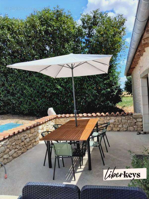 Maison à SAINT-MACAIRE-DU-BOIS