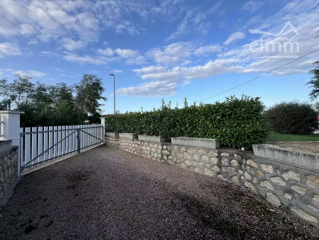 Maison à DOMPIERRE-SUR-BESBRE