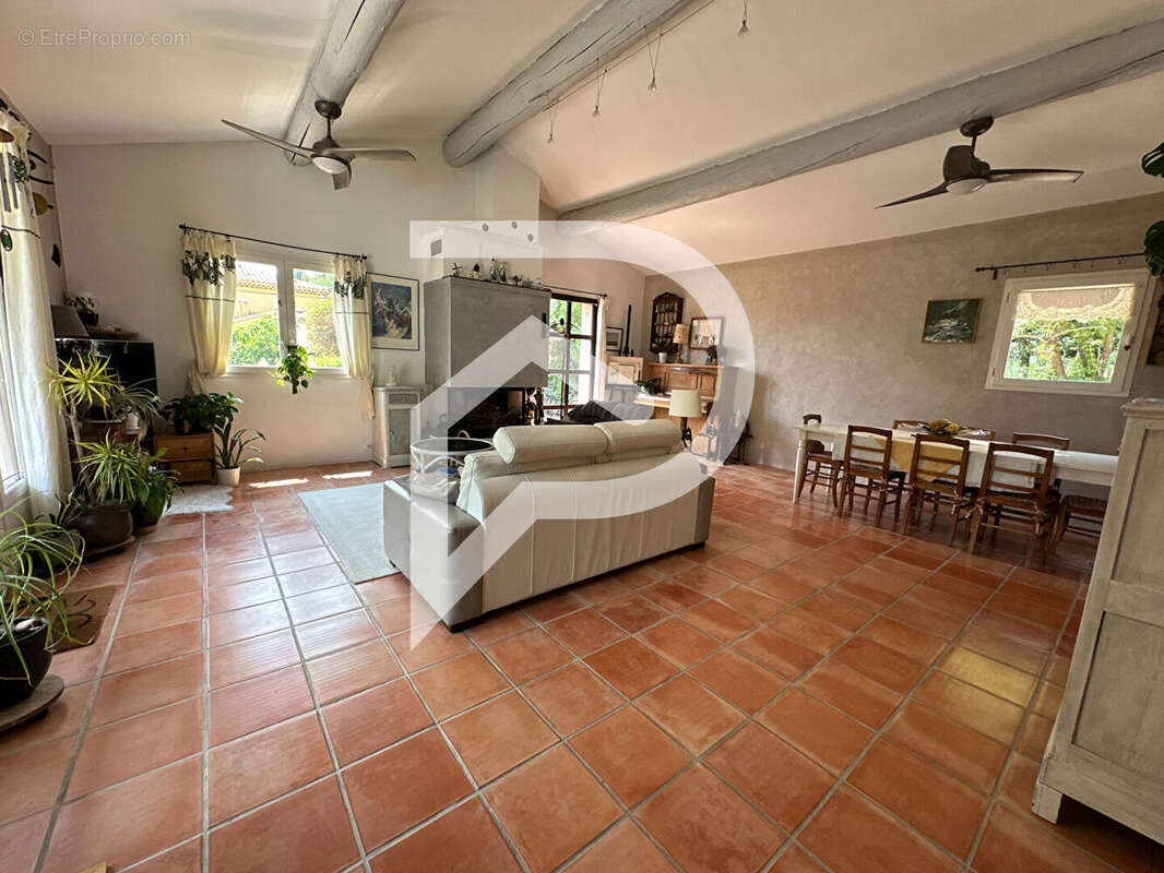 Maison à CUGES-LES-PINS