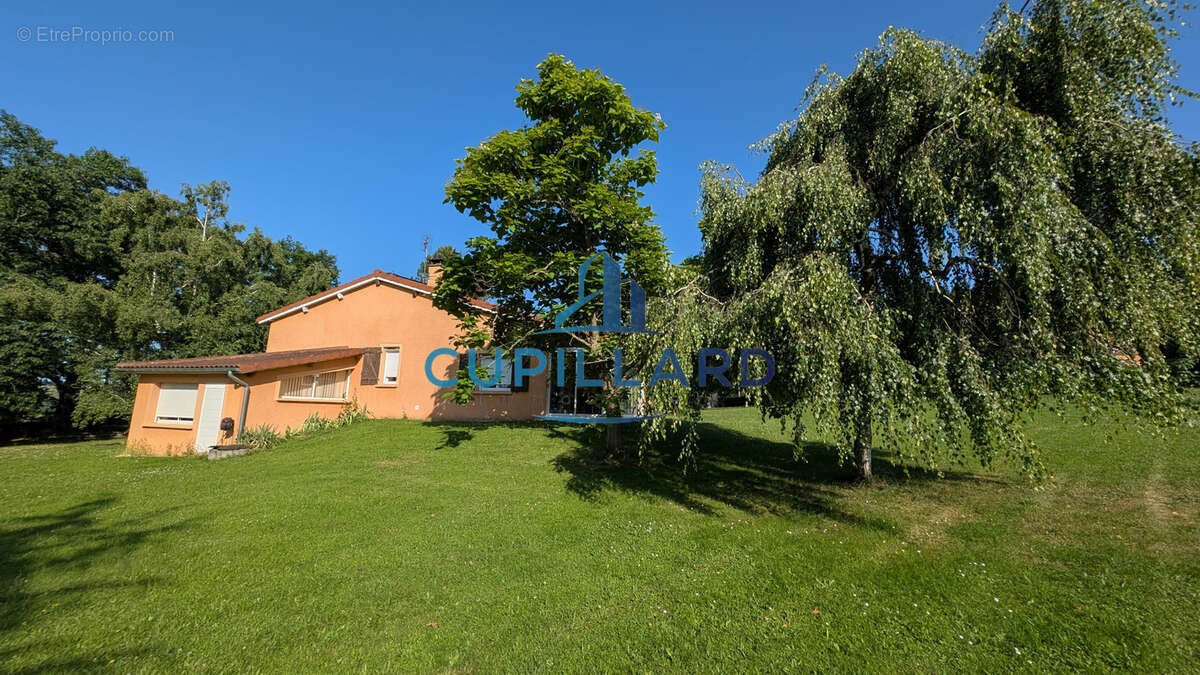 Maison à LE COTEAU