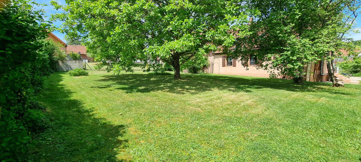 À vendre   Maison individuelle pleine de charme avec terrain et dépendances - photo 10