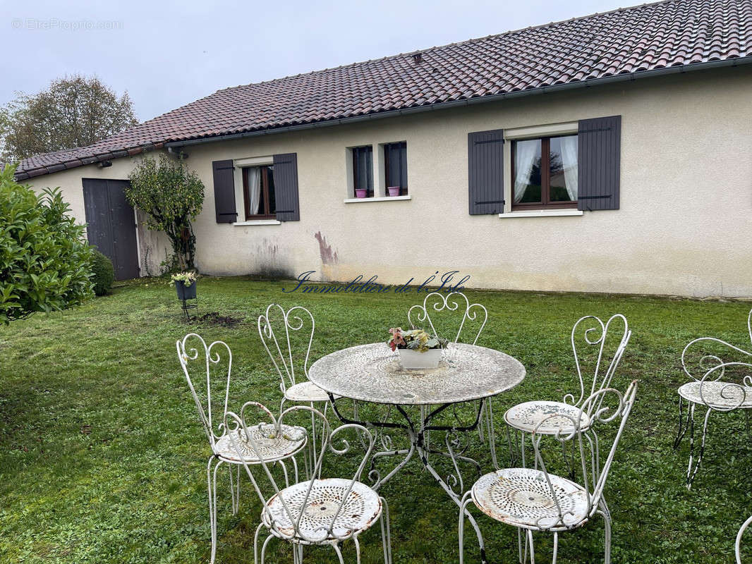 Maison à LA TOUR-BLANCHE