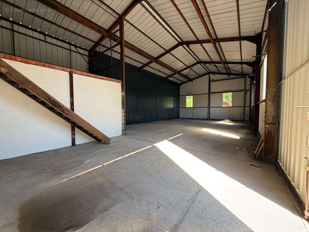 Local d'activité, 327M², bureaux, entrepôt, stationnement - photo 11