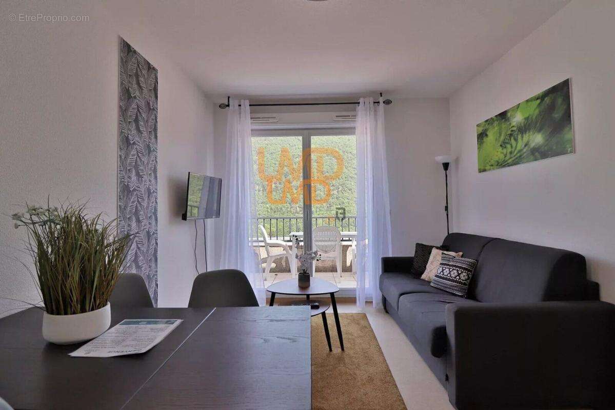 Appartement à AVENE