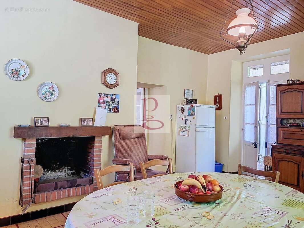 photocac44cf9e8de1a74ff39b2c9afa64c18 - Maison à FLEURANCE