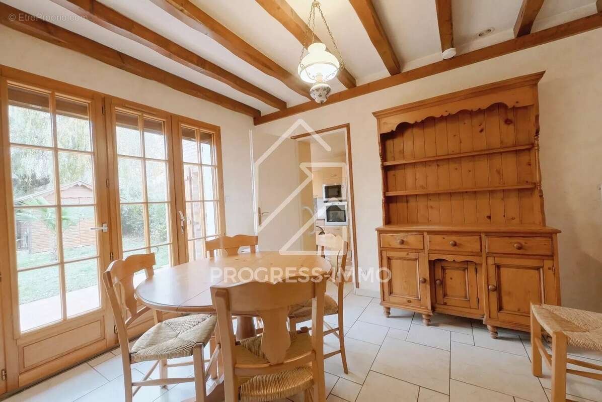 Maison à COMBS-LA-VILLE