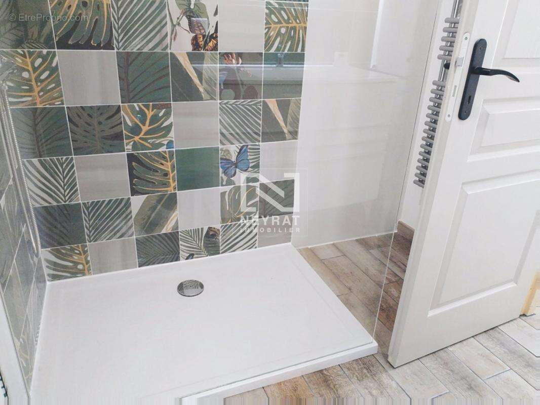 Appartement à TOURRETTES