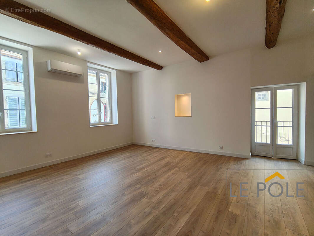Appartement entierement renove avec balcon - photo 2