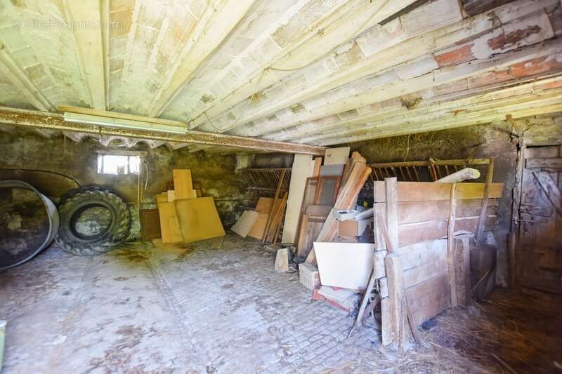 Ancienne ferme de 87 m2 à rénover avec dépendances à Collonge la Madeleine (71) - photo 15