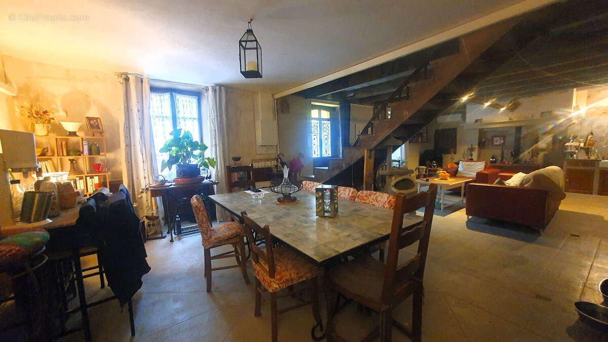 Maison rénovée avec jardin et dépendance  5 chambres possibles  Proche commodités - photo 11