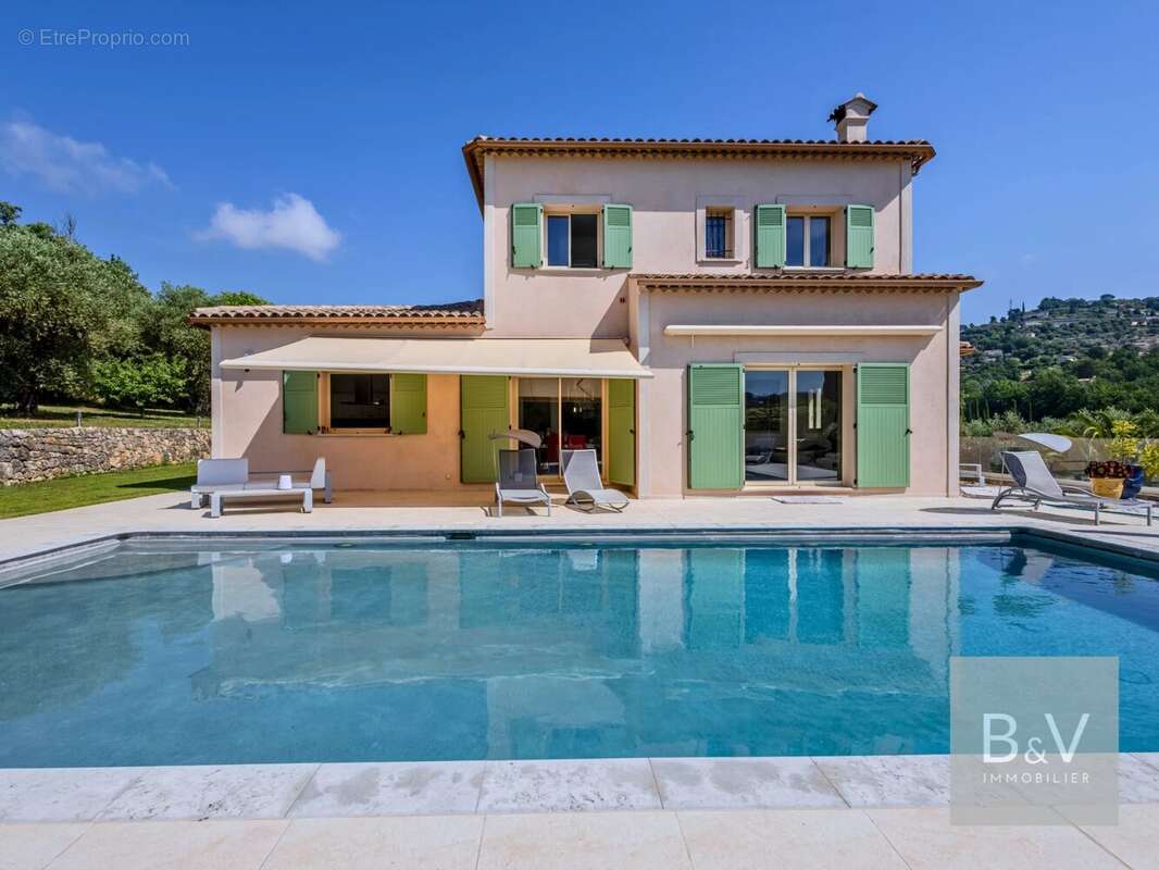 Maison à CHATEAUNEUF-GRASSE