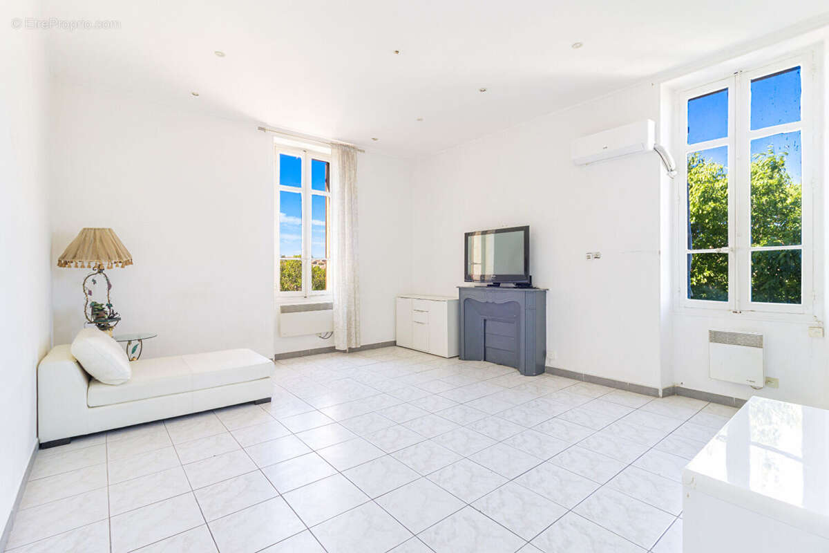 Maison 7 pièces sur 800m2 parcelle 13015 Marseille - photo 12