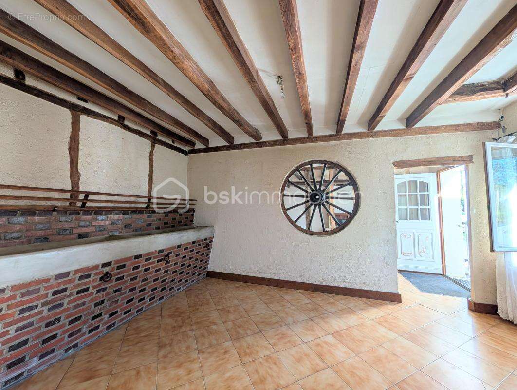 Charme & Authenticité : Magnifique Longère de 184 m² sur 880 m² de terrain - photo 8