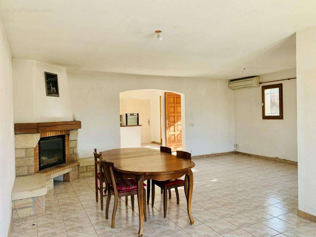 Maison à PEZILLA-LA-RIVIERE