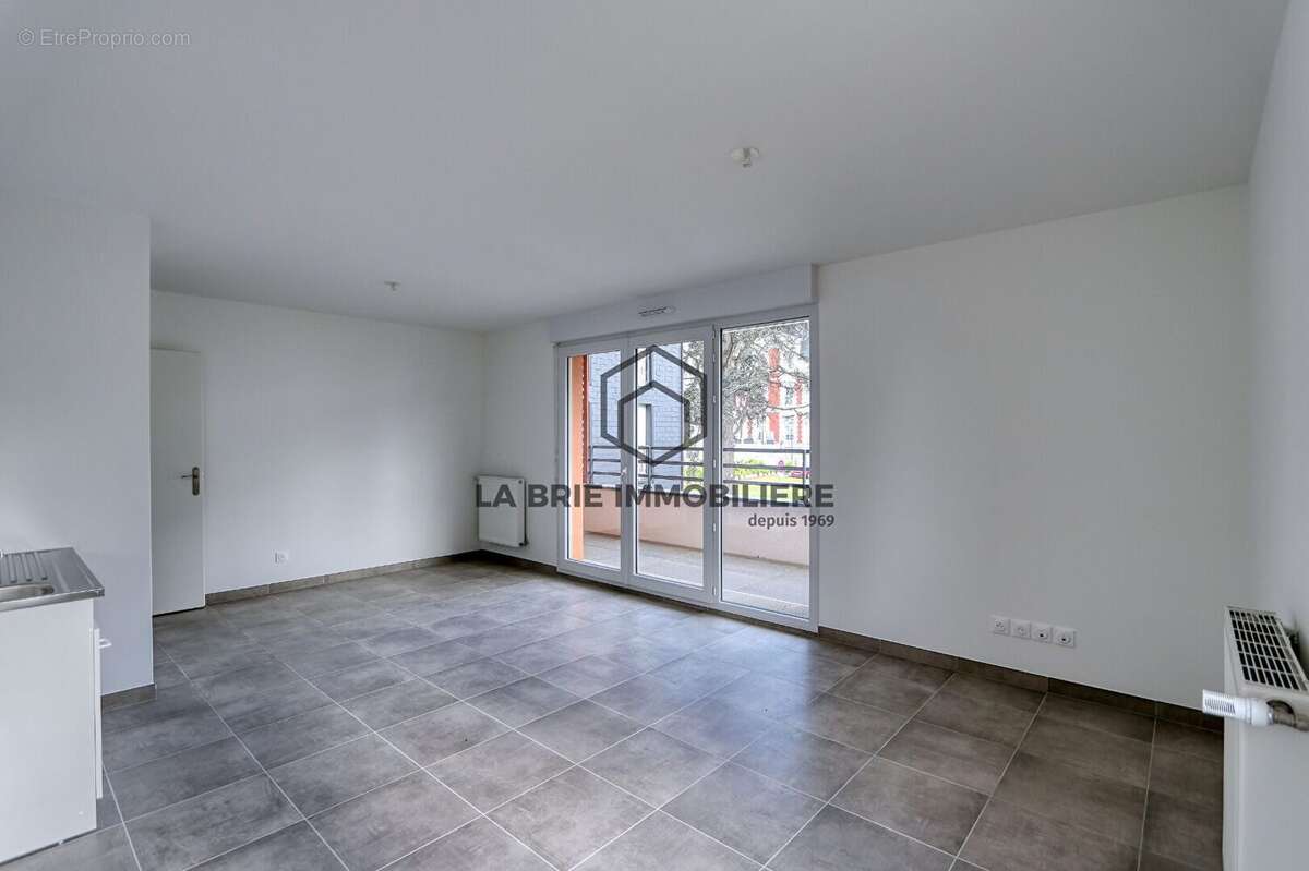 Appartement 79 m² à Emerainville  - photo 4