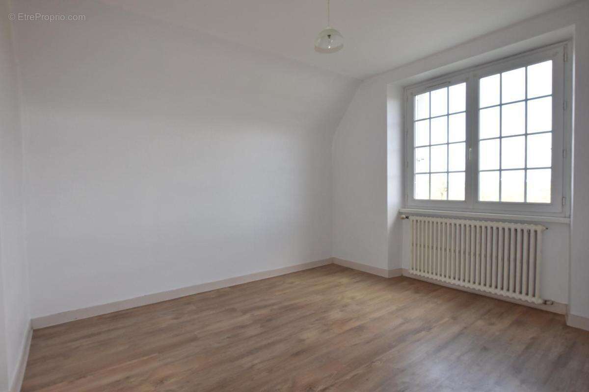 Maison à PLONEVEZ-PORZAY