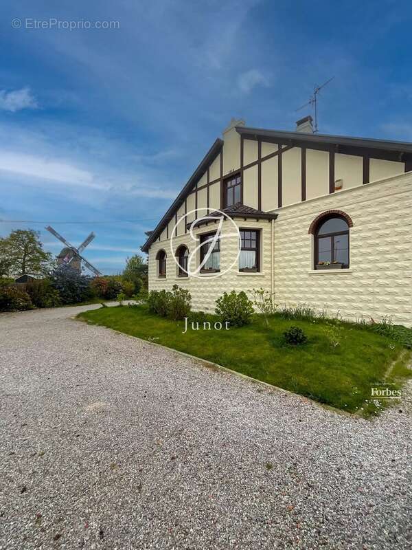 Templeuve en Pévèle – Maison de caractère – 262m² - 5 chambres – Bureaux – Jardin – Sous-sol - photo 19