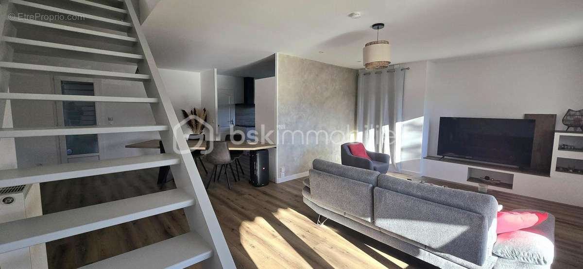 Maison à POEY-DE-LESCAR