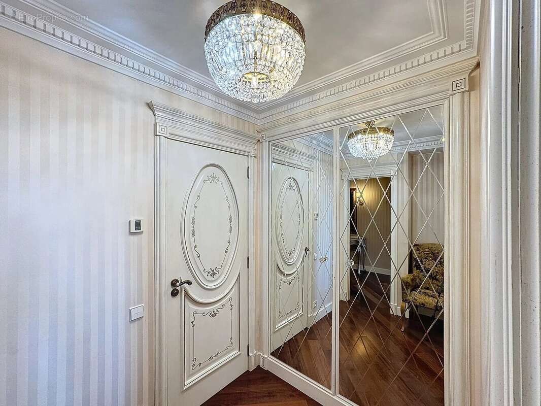 Appartement à VALLAURIS