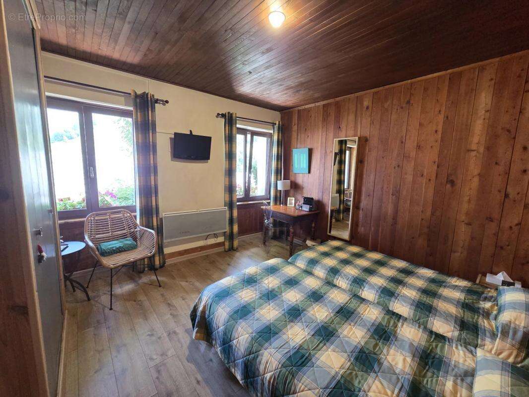 Commerce à LA GRAVE