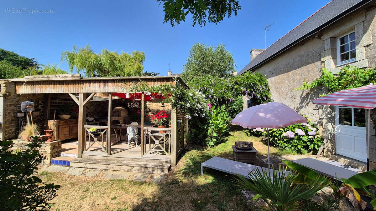 Maison de caractère en pierre entre bourg et mer - photo 4