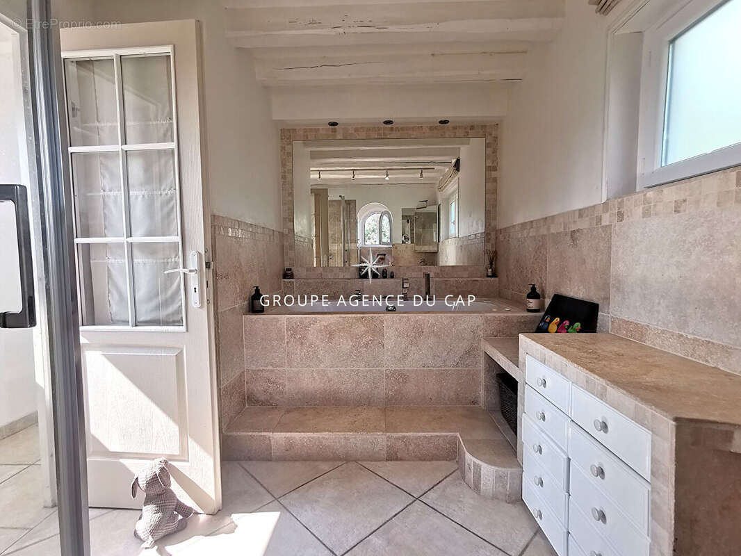 Maison à LES ISSAMBRES