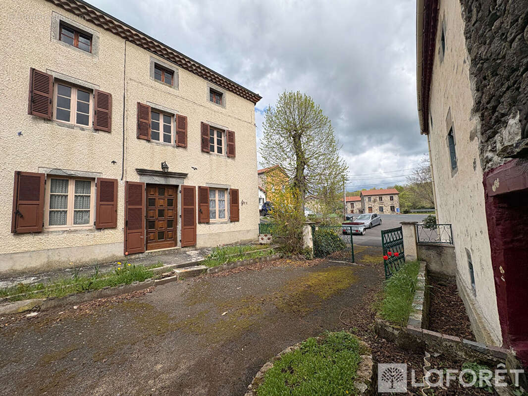 Maison Mazeyrat D Allier 5 pièce(s)110m2 - photo 3