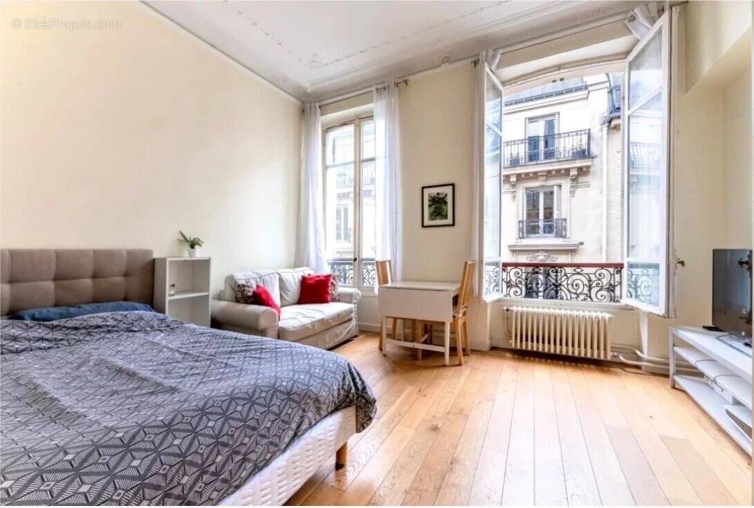 Appartement à PARIS-8E