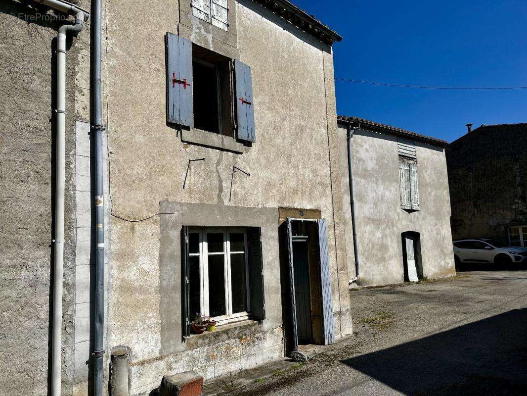 Maison à ESCUEILLENS-ET-SAINT-JUST-DE-BELENGARD