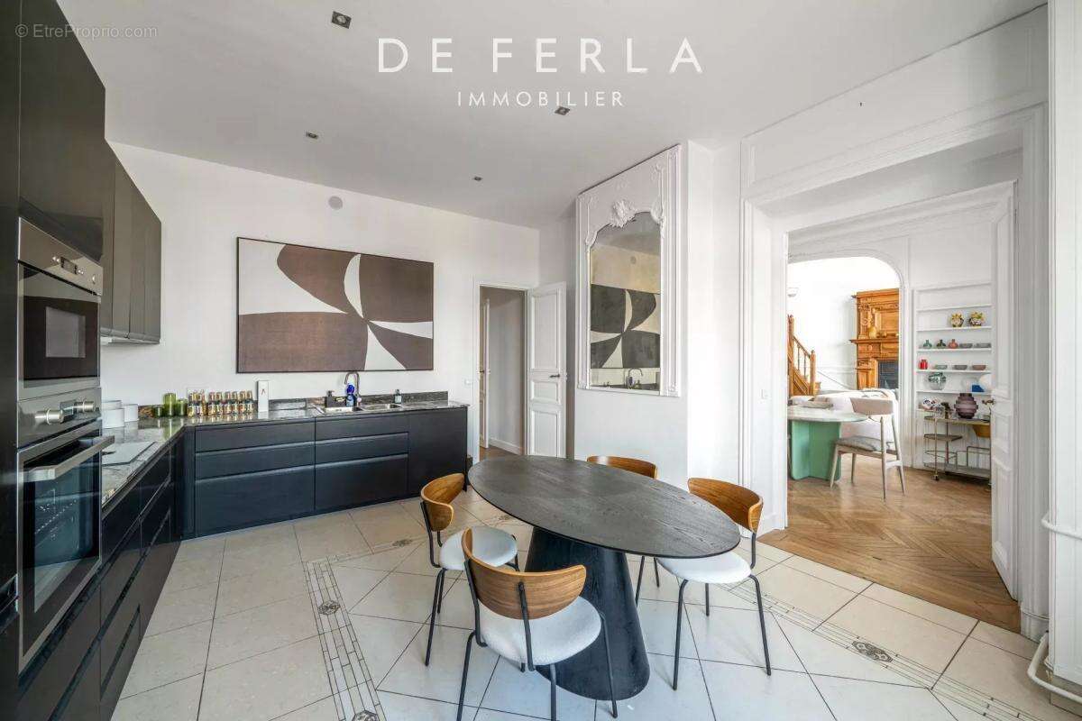 Appartement à NEUILLY-SUR-SEINE