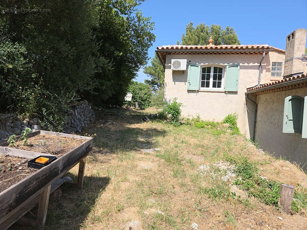 Maison à SOLLIES-VILLE