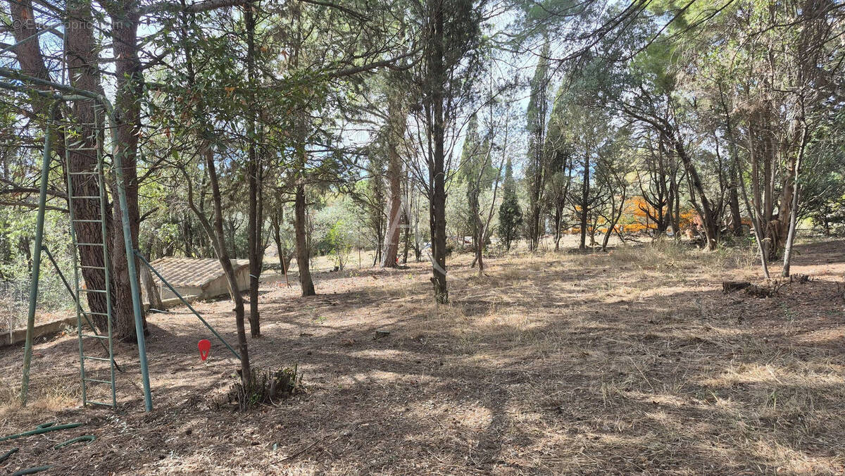 Terrain à OUVEILLAN