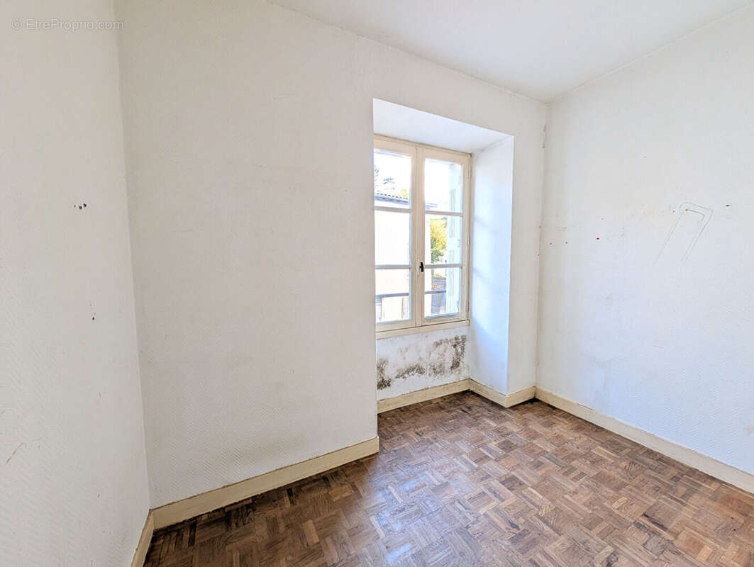 Appartement à LA MOTHE-SAINT-HERAY