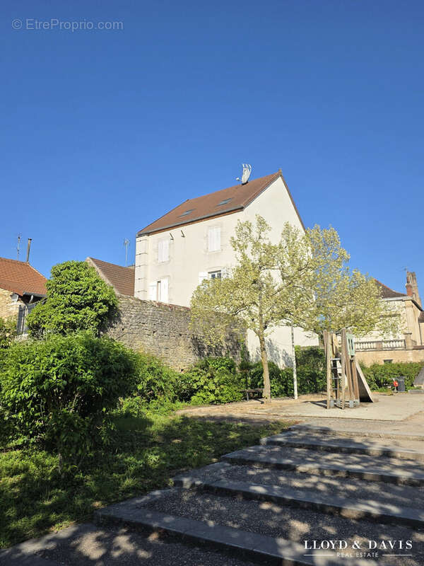 Appartement à SANTENAY